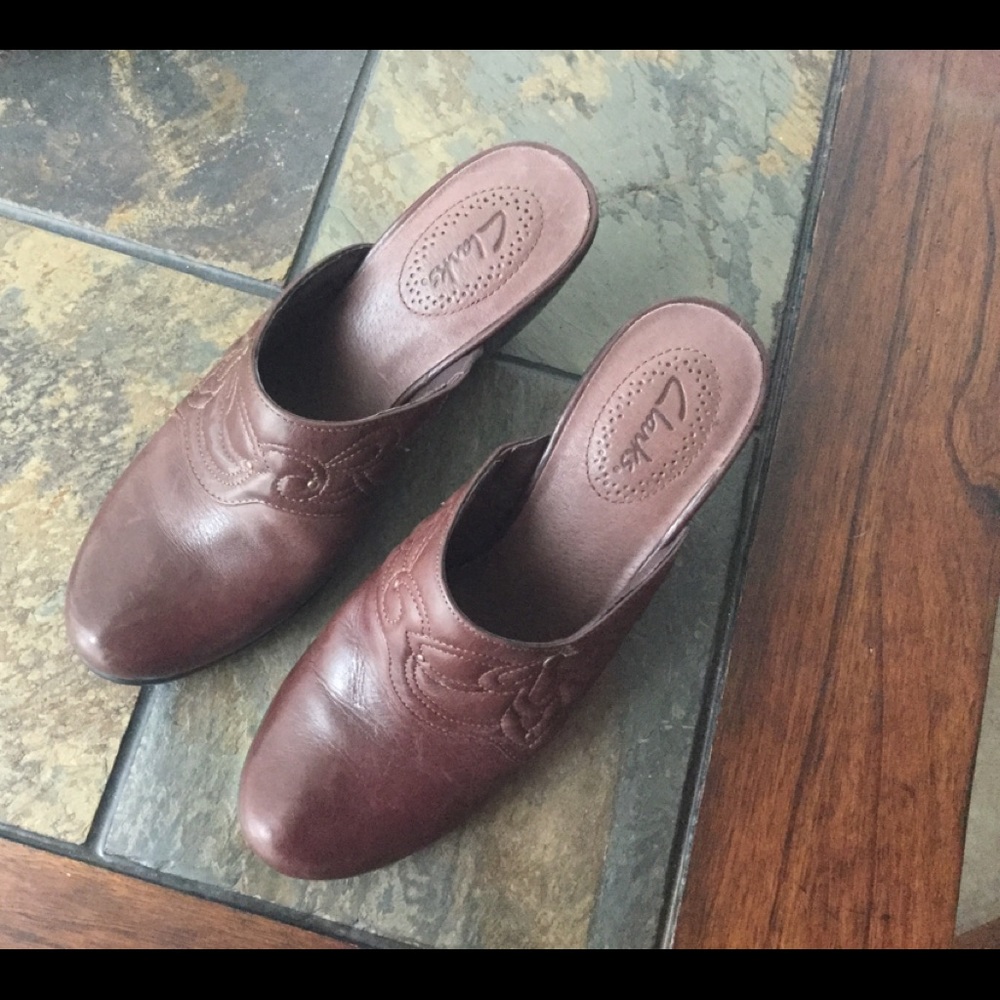 Clarks Clogs - Picture 2 of 5